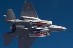 Tiêm kích F-35 nắm giữ lợi thế mới, bỏ xa J-20 và Su-57