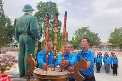 Liên đoàn Lao động TP. Châu Đốc du khảo về nguồn