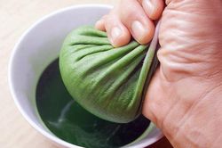 Suýt tử vong do sử dụng nước lá cây uống để phá thai