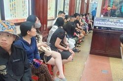 Vàng nhẫn đắt chưa từng có, vượt 74 triệu đồng/lượng, dân ùn ùn kéo nhau đi bán