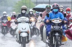 Nhiều nơi trên cả nước tiếp tục hứng mưa to ngày đầu tuần