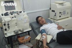 Những giọt máu nghĩa tình