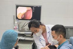 Chuyên gia cảnh báo cha mẹ chủ quan khiến bệnh tai mũi họng gia tăng