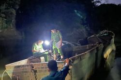 Nha Trang: Tuần tra, phát hiện 2 ghe hút cát trái phép