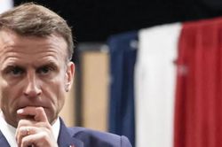 Ông Macron loại trừ việc từ chức, bất kể kết quả của cuộc bầu cử Pháp