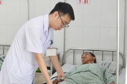 Liên tục ca nhập viện nguy kịch do nắng nóng, bác sĩ khuyến cáo cách phòng tránh
