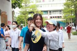 Niềm vui của thí sinh Hà Nội sau bài thi môn Ngoại ngữ