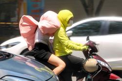 Nắng nóng bao trùm các tỉnh Bắc Bộ, nhiệt độ cao nhất trên 36 độ C