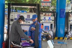 Từ 15h hôm nay giá xăng dầu bất ngờ quay đầu giảm