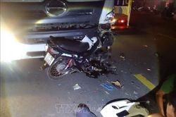 Xe máy tông trực diện xe tải, 2 người tử vong
