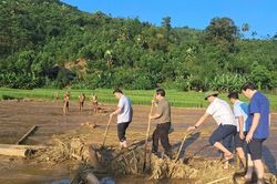 Thủ tướng Chính phủ Phạm Minh Chính trực tiếp đến hiện trường vụ sạt lở tại Làng Nủ