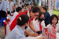 Lao động nữ sau tuổi 35 phập phồng nỗi lo việc làm và sức khỏe