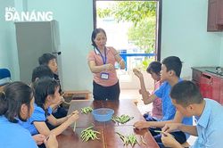 'Mẹ hiền' của học sinh khuyết tật