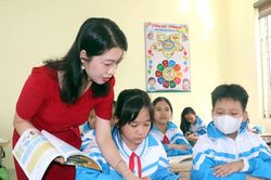 Cô giáo hết lòng vì sự nghiệp trồng người