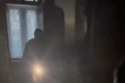 Video lực lượng nổi dậy Syria lục lọi đồ đạc trong dinh thự Tổng thống al-Assad