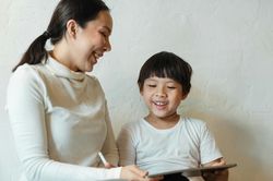 9 mẹo nuôi dạy những đứa trẻ cứng đầu