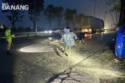 Xử phạt lái xe làm rơi vãi bùn, đất xuống đường gây mất an toàn giao thông