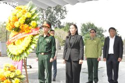 Đoàn đại biểu thành phố Đà Nẵng dâng hoa, dâng hương tưởng nhớ các anh hùng liệt sĩ tại Quảng Trị
