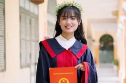 Nữ sinh Tiền Giang nhận học bổng 'Nâng bước thủ khoa': 'Tin vào điều tốt thì điều tốt sẽ đến với mình'