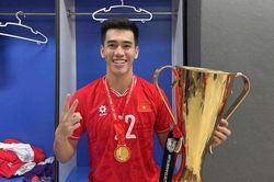 Tiến Linh làm điều bất ngờ với huy chương sai sót từ BTC AFF Cup