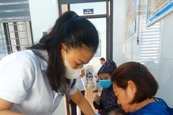 Quảng Bình rà soát kỹ các đối tượng để tiêm vaccine sởi
