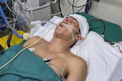 Bố vừa qua đời, nam sinh viên nghèo bị tai nạn nguy kịch cần giúp đỡ