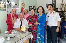 Chuyện tình yêu của người lính 'đoàn tàu không số'