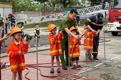 Tuyên truyền, hướng dẫn và trải nghiệm kỹ năng PCCC, CNCH