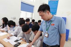 Tăng cường hướng dẫn học sinh ôn thi tốt nghiệp THPT năm 2025