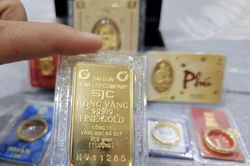 Đồng bạc xanh suy yếu, vàng thế giới bật tăng hơn 1%