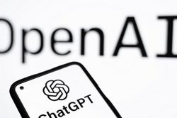 OpenAI mua lại công ty của cựu giám đốc thiết kế Apple