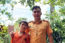 Thượng úy cảnh sát giao thông Nghệ An cứu bé trai bị lũ cuốn trôi