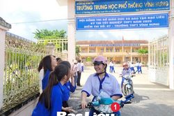 Nét đẹp thanh niên tình nguyện tiếp sức mùa thi