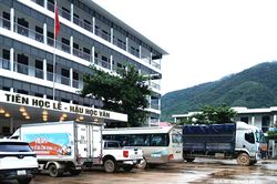 UBND xã Mường Xén và Trường PTTH Kỳ Sơn mở cửa làm điểm nghỉ chân miễn phí cho các đoàn thiện nguyện