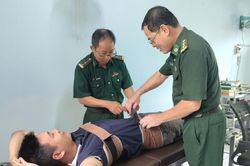 Người thầy thuốc quân hàm xanh trong trái tim của bệnh nhân nghèo