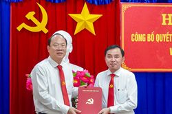 Trao quyết định bổ nhiệm Trưởng Ban Tổ chức Tỉnh ủy cho đồng chí Phan Thanh Duy