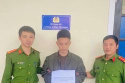 Đạo chích đội mưa đi khoắng!