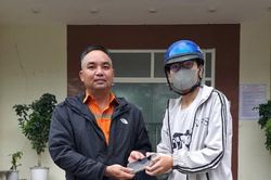 Nhân viên ngành điện làm việc tốt