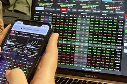 VN-Index 'rút chân' cuối phiên, dòng tiền bắt đáy nhập cuộc thận trọng