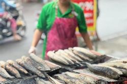 Một khách hàng chi hơn 5 triệu đồng mua cá lóc nướng trong siêu thị