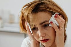 Con dâu nhà giàu đau đầu tìm cách 'đuổi khéo' mẹ chồng