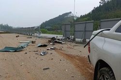 Thiếu tá công an tử vong sau khi ô tô đâm vào rào tôn trên cao tốc