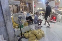 Phát hiện cơ sở sản xuất mì tươi chứa chất cấm độc hại cực lớn tại TP Hồ Chí Minh