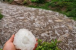 Chuyên gia chỉ rõ dấu hiệu nhận biết khi xảy ra mưa đá