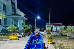 Bắt quả tang đối tượng đánh bắt tận diệt trên sông Cái Cùng