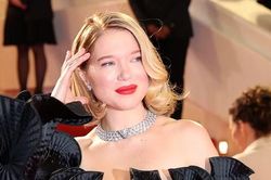 Khoảnh khắc 'điên' nhất thảm đỏ Cannes