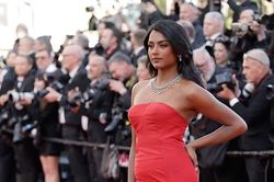 Khoảnh khắc 'điên' nhất thảm đỏ Cannes