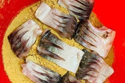 Món cá tốn cơm là đặc sản nổi tiếng của vùng quê đất Tổ, ăn một lần mê tới già