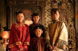 Chụp ảnh cưới, người đàn ông 40 tuổi bị nhầm là 'con của vợ'