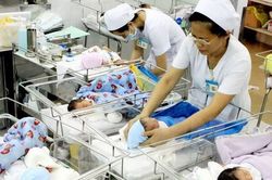 Phụ nữ sinh đủ 2 con trước 35 tuổi sắp được hỗ trợ tối thiểu 2 triệu đồng